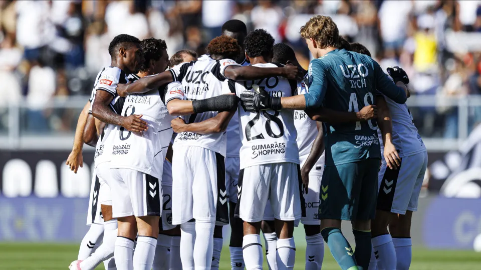 Vitória SC afasta mau olhado e abate Nacional rumo ao primeiro triunfo