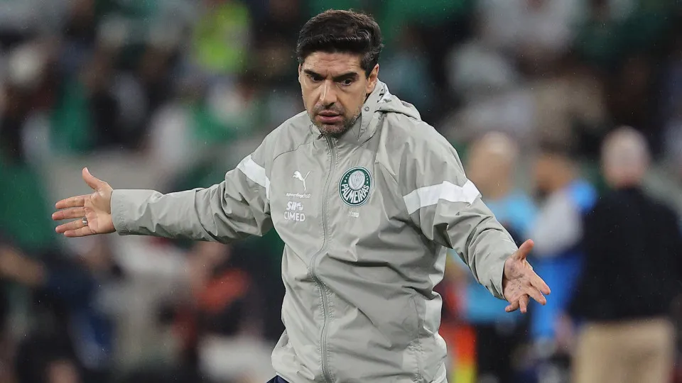 Abel Ferreira sob ataque: “O Palmeiras é muito maior do que você”